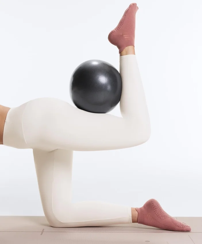 2 páry ponožek z polyamidové směsi na jógu a pilates 2 páry ponožek z polyamidové směsi na jógu a pilates