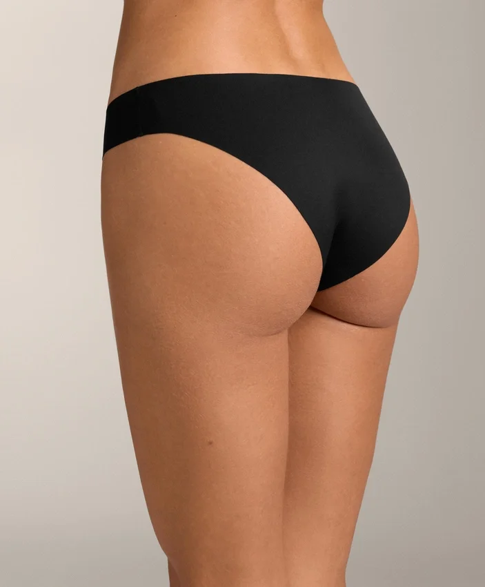 3 klasické bikiny z neviditelné polyamidové směsi s výřezem do V 3 klasické bikiny z neviditelné polyamidové směsi s výřezem do V