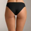 3 klasické bikiny z neviditelné polyamidové směsi s výřezem do V 3 klasické bikiny z neviditelné polyamidové směsi s výřezem do V
