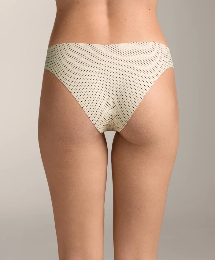3 neviditelné klasické Bikiny s výstřihem do V z laserem řezané směsi polyamidu 3 neviditelné klasické Bikiny s výstřihem do V z laserem řezané směsi polyamidu