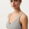Žakárový bikini top s puntíky a zavázáním za krkem