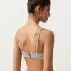 Žakárový bikini top s puntíky a zavázáním za krkem