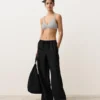 Žakárový bikini top s puntíky a zavázáním za krkem
