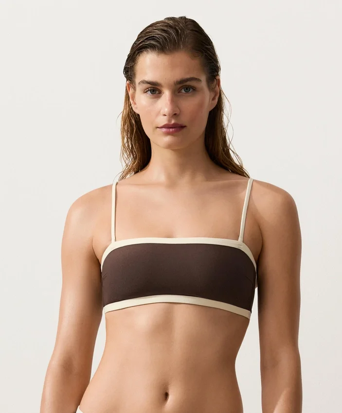 Bikiny bandeau s kontrastním lemováním Bikiny bandeau s kontrastním lemováním