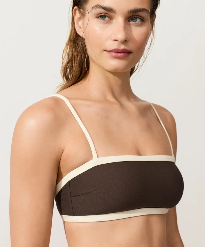 Bikiny bandeau s kontrastním lemováním Bikiny bandeau s kontrastním lemováním