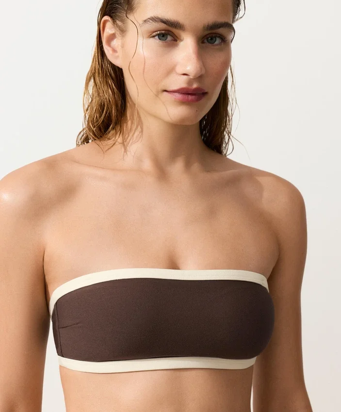 Bikiny bandeau s kontrastním lemováním Bikiny bandeau s kontrastním lemováním