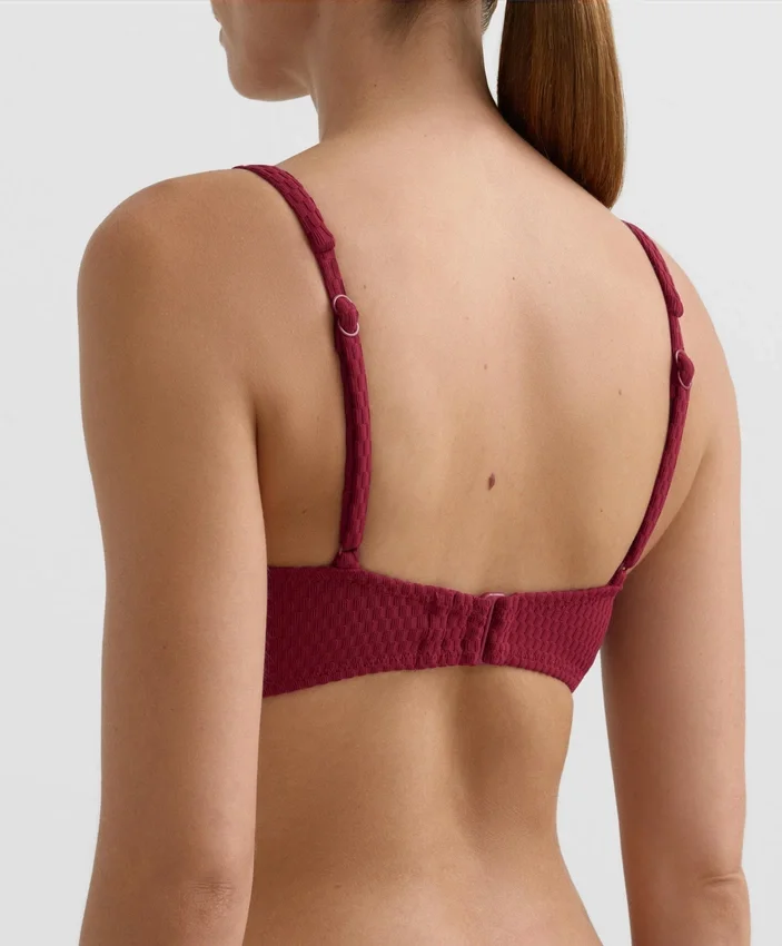 Bikiny s halterovým topem z žakárové látky s mini kostkovaným vzorem Bikiny s halterovým topem z žakárové látky s mini kostkovaným vzorem