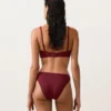 Bikiny s halterovým topem z žakárové látky s mini kostkovaným vzorem Bikiny s halterovým topem z žakárové látky s mini kostkovaným vzorem