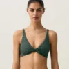 Bikiny s halterovým výstřihem v kostkovaném vzoru Bikiny s halterovým výstřihem v kostkovaném vzoru