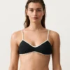 Bikiny s kontrastním lemováním Bikiny s kontrastním lemováním