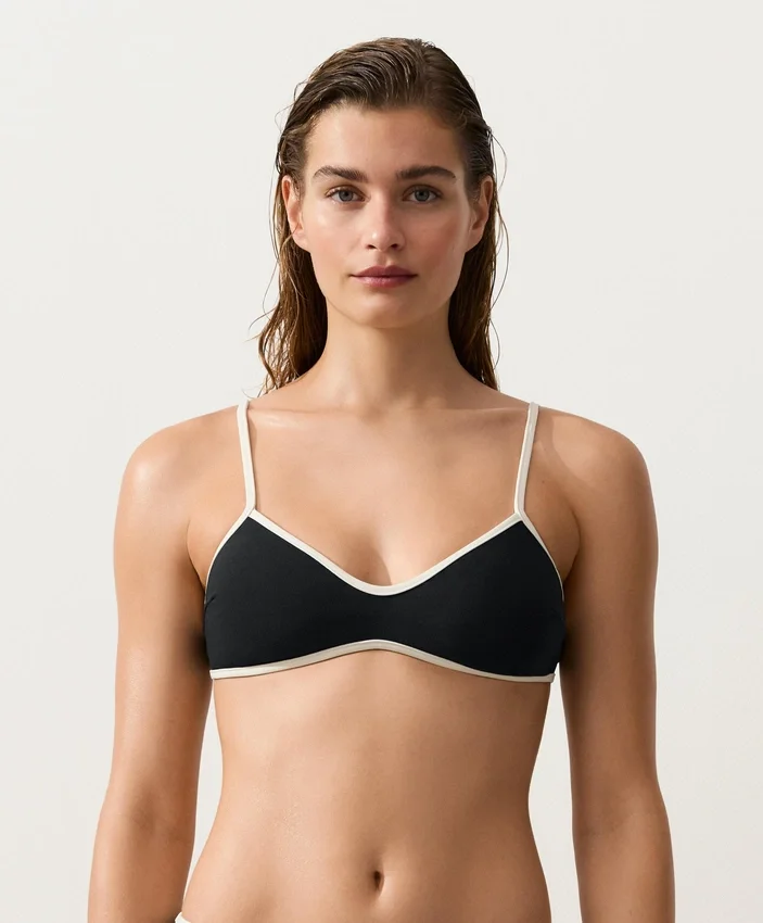 Bikiny s kontrastním lemováním Bikiny s kontrastním lemováním