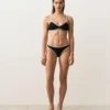 Bikiny s kontrastním lemováním Bikiny s kontrastním lemováním