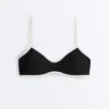 Bikiny s kontrastním lemováním Bikiny s kontrastním lemováním