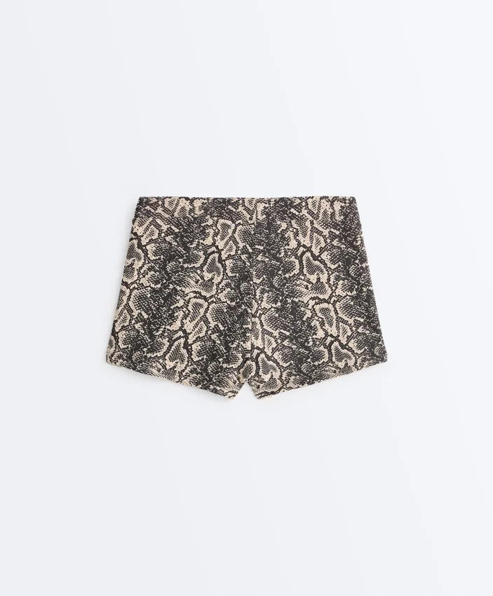 Bikiny s vysokým pasem a hadím potiskem Bikiny s vysokým pasem a hadím potiskem