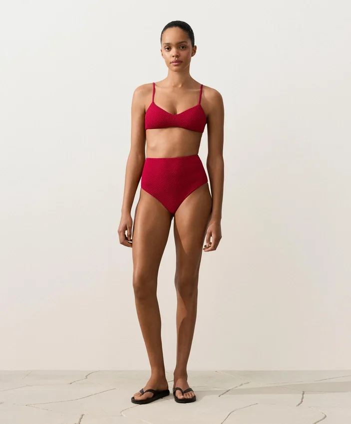 Bikiny s vysokým pasem a vaflovou texturou Bikiny s vysokým pasem a vaflovou texturou