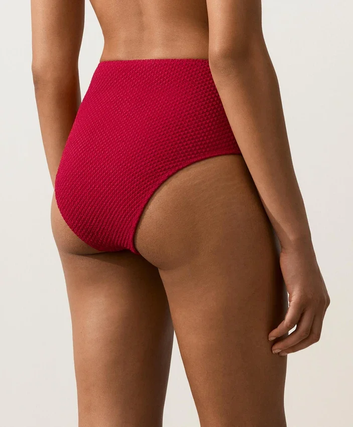 Bikiny s vysokým pasem a vaflovou texturou Bikiny s vysokým pasem a vaflovou texturou