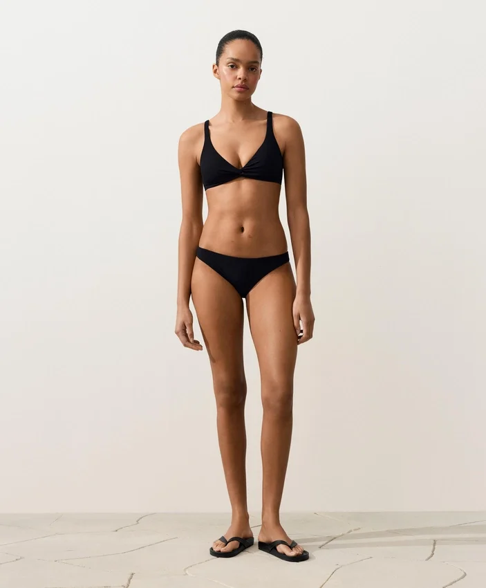 Bikiny s vázáním za krkem z piké Bikiny s vázáním za krkem z piké