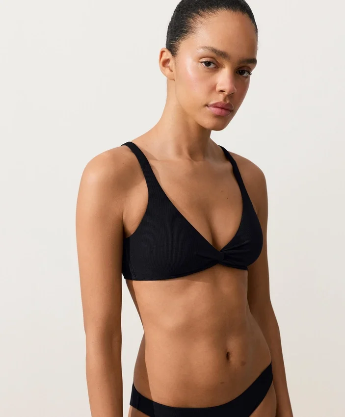 Bikiny s vázáním za krkem z piké Bikiny s vázáním za krkem z piké
