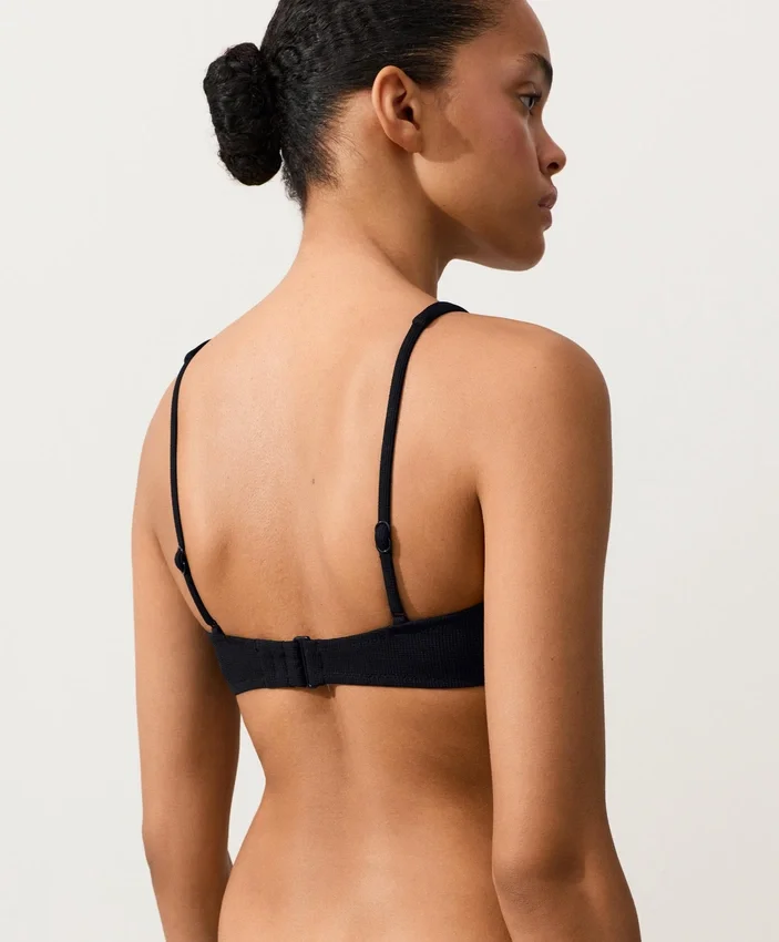 Bikiny s vázáním za krkem z piké Bikiny s vázáním za krkem z piké