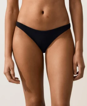 Bikiny se středním krytím a výstřihem do U Bikiny se středním krytím a výstřihem do U