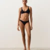 Bikiny se středním krytím a výstřihem do U Bikiny se středním krytím a výstřihem do U