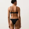 Bikiny se středním krytím a výstřihem do U Bikiny se středním krytím a výstřihem do U