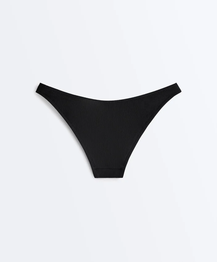 Bikiny se středním krytím a výstřihem do U Bikiny se středním krytím a výstřihem do U