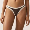 Bikiny se středním krytím a výstřihem do U s kontrastním lemováním Bikiny se středním krytím a výstřihem do U s kontrastním lemováním