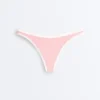Bikiny se středním krytím a výstřihem do U s kontrastním lemováním Bikiny se středním krytím a výstřihem do U s kontrastním lemováním