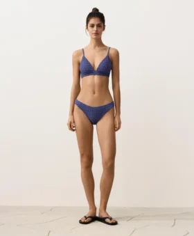 Bikiny se středním krytím a výstřihem do U s kostkovaným vzorem Bikiny se středním krytím a výstřihem do U s kostkovaným vzorem