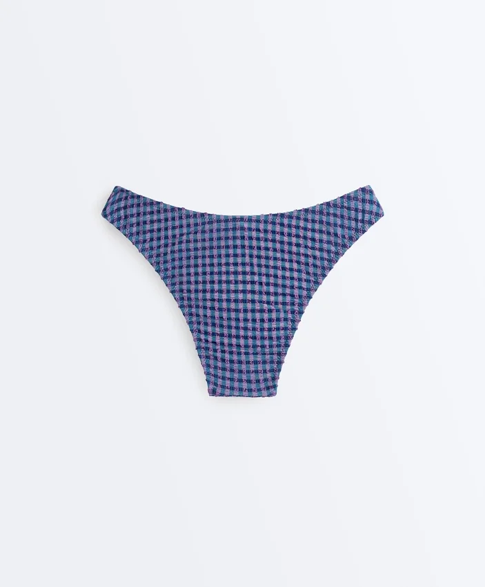 Bikiny se středním krytím a výstřihem do U s kostkovaným vzorem Bikiny se středním krytím a výstřihem do U s kostkovaným vzorem
