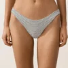 Bikiny se středním krytím a výstřihem do U z žakárového materiálu s puntíky