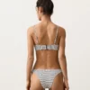 Bikiny se středním krytím a výstřihem do U z žakárového materiálu s puntíky