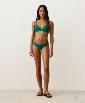 Bikiny se středním krytím a výstřihem do U z piké Bikiny se středním krytím a výstřihem do U z piké