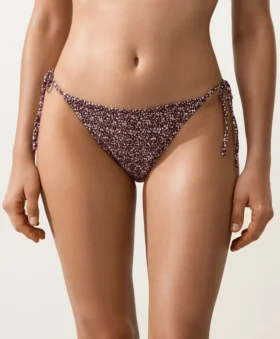 Bikiny se středním krytím a vázáním Bikiny se středním krytím a vázáním