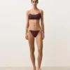 Bikiny se středním krytím a vázáním Bikiny se středním krytím a vázáním