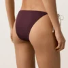 Bikiny se středním krytím a vázáním Bikiny se středním krytím a vázáním