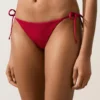 Bikiny se středním krytím a vázáním Bikiny se středním krytím a vázáním