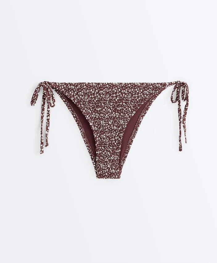 Bikiny se středním krytím a vázáním Bikiny se středním krytím a vázáním