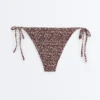 Bikiny se středním krytím a vázáním Bikiny se středním krytím a vázáním