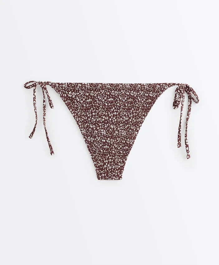 Bikiny se středním krytím a vázáním Bikiny se středním krytím a vázáním