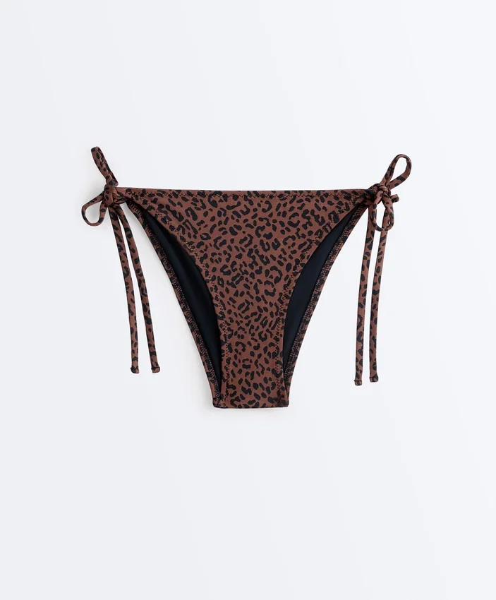 Bikiny se středním krytím a vázáním, s leopardím potiskem Bikiny se středním krytím a vázáním, s leopardím potiskem