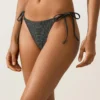 Bikiny se středním krytím a vázáním z žakárové látky s efektem praní Bikiny se středním krytím a vázáním z žakárové látky s efektem praní