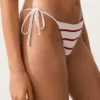 Bikiny se středním krytím, háčkované, s vázáním a pruhy Bikiny se středním krytím, háčkované, s vázáním a pruhy