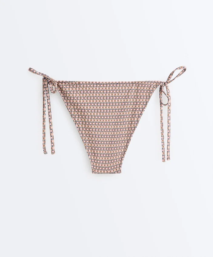 Bikiny se středním krytím, s vázáním a metalickým mini potiskem Bikiny se středním krytím, s vázáním a metalickým mini potiskem