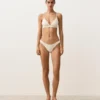 Bikiny se středním krytím, výstřihem do U a háčkovanou texturou Bikiny se středním krytím, výstřihem do U a háčkovanou texturou