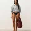 Bikiny se středním krytím, výstřihem do U a lemováním Bikiny se středním krytím, výstřihem do U a lemováním