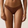 Bikiny se středním krytím, výstřihem do U a zvrásněnou látkou Bikiny se středním krytím, výstřihem do U a zvrásněnou látkou