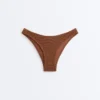 Bikiny se středním krytím, výstřihem do U a zvrásněnou látkou Bikiny se středním krytím, výstřihem do U a zvrásněnou látkou