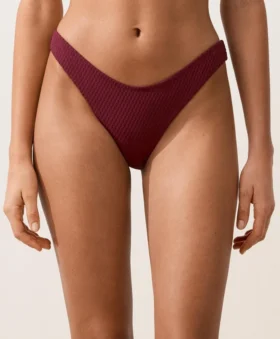 Brazilské bikiny s výřezem do U a mini kostkovaným žakárovým vzorem Brazilské bikiny s výřezem do U a mini kostkovaným žakárovým vzorem